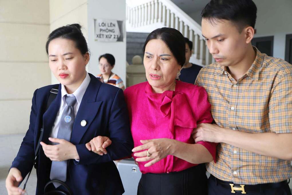 Bà Bình tại phiên tòa sáng 11/9. Ảnh: Danh Lam